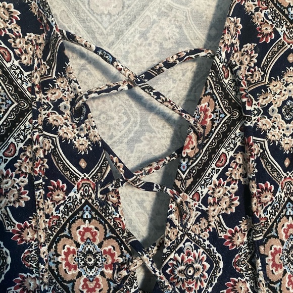 Crisscross front dress - Picture 3 of 4